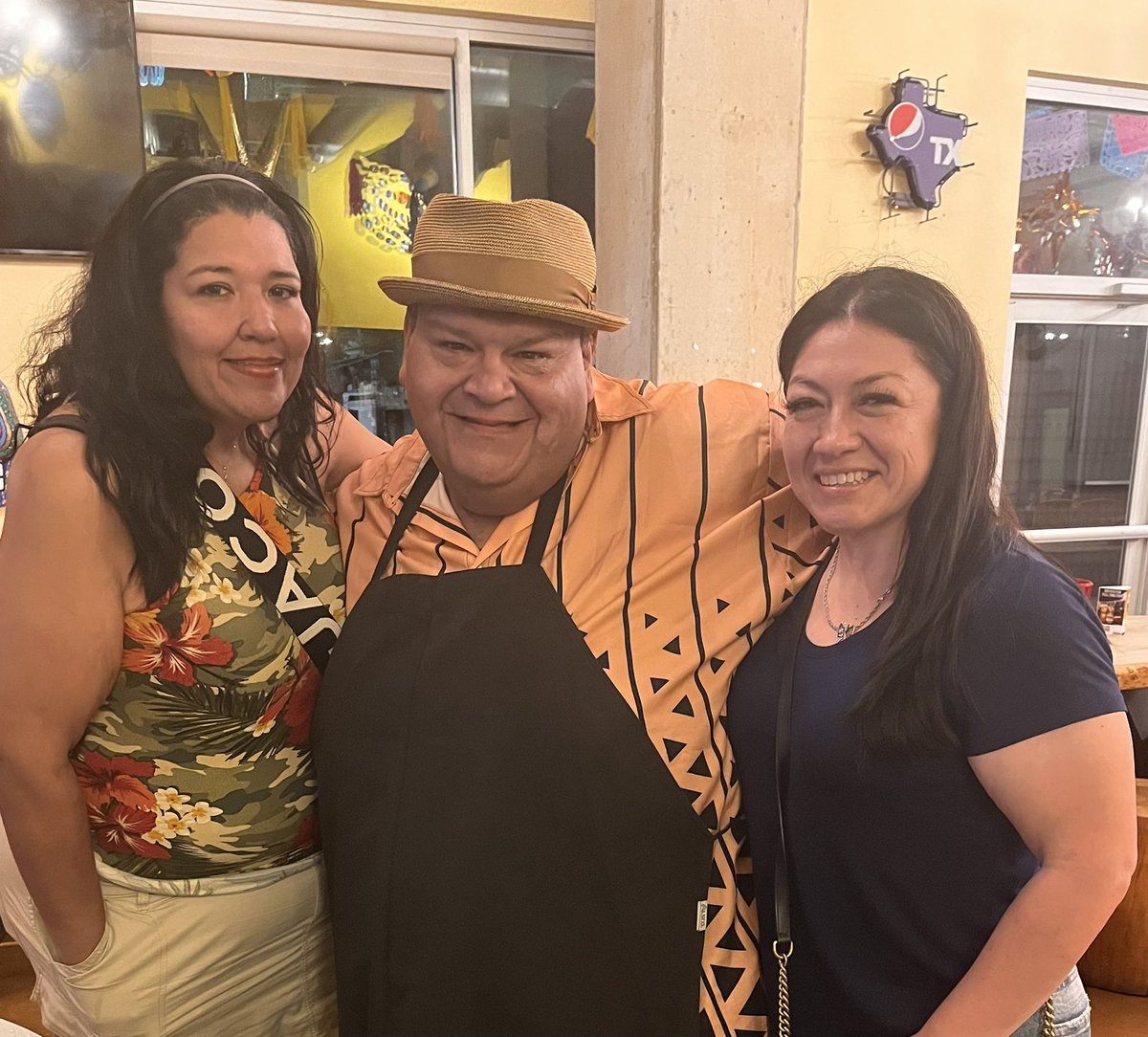 210bigdaddys's tweet photo. Big Daddys new home is at Burgerteca with SUPER CHEF JOHNNY! 403 BLUE STAR soft opening first friday sept 1st , @MayraMorenoTV @iamchefjohnny @eldereats @djhammburger #raspasquad https://t.co/nZhvEtghah