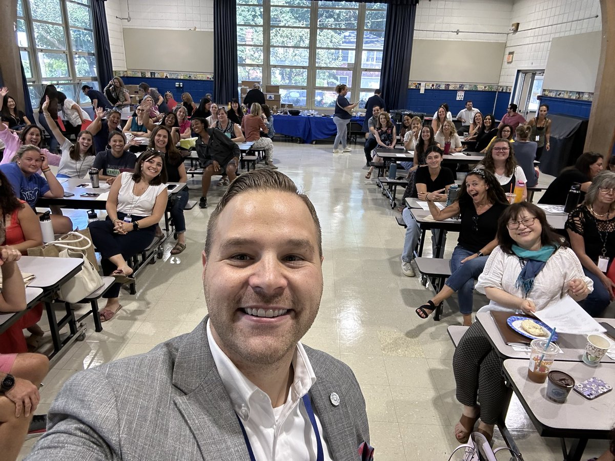 Eric__Mace's tweet image. Welcoming back our amazing staff as they prepare for the first day of school. #embracechange #GOport