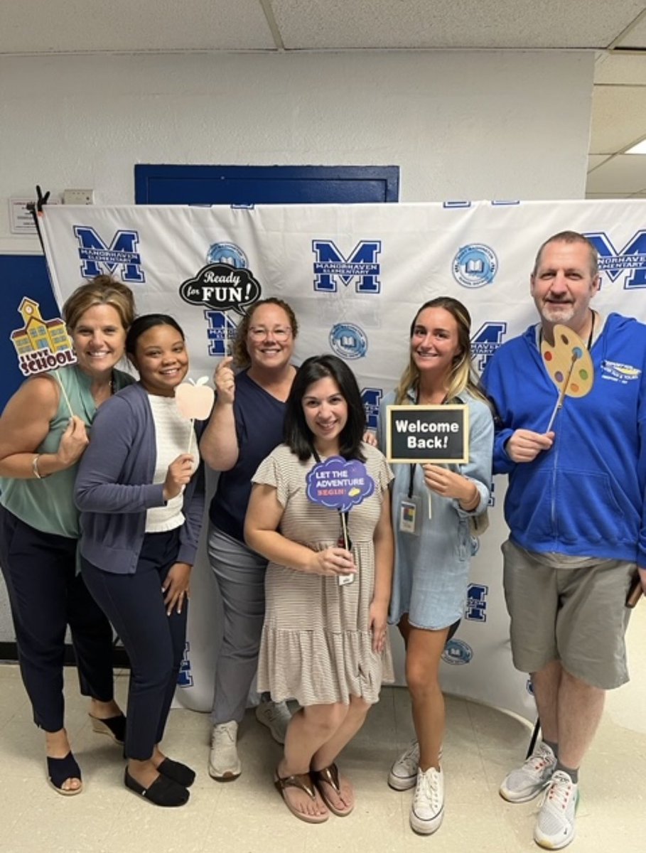 Eric__Mace's tweet image. Welcoming back our amazing staff as they prepare for the first day of school. #embracechange #GOport