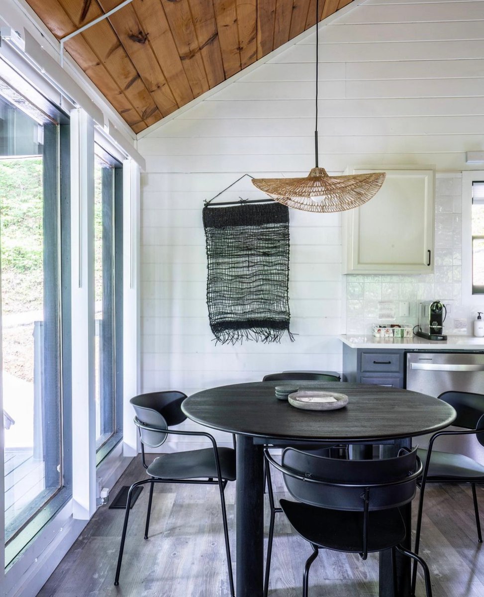 The perfect contrast🖤🤍 HostGPO members @the_furlongs shop West Elm at a discount 👉️ members.hostgpo.com/v/1/west-elm