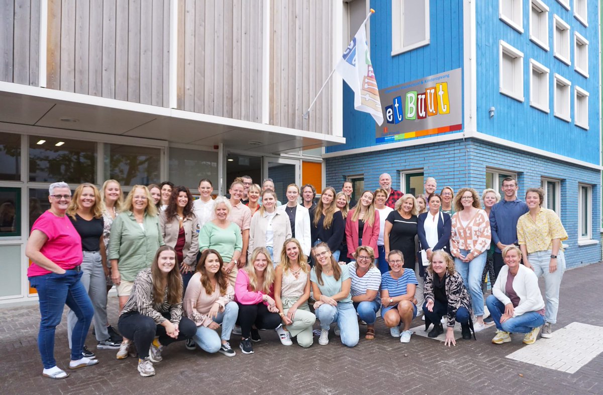 We zijn er weer helemaal klaar voor! Tot maandag kinderen en ouders! #teamwork #goedesfeer #welkomnieuwecollega’s <a href="/ZaanPrimair/">ZaanPrimair</a>