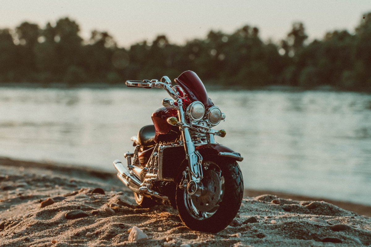 AdamFurrier's tweet photo. #model #macro #motorcycles https://t.co/u5GwcQ2dY3