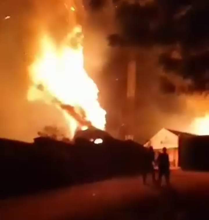 GabrielBuule's tweet image. Jim Muhwzi&apos;s radio,Rukungiri FM which is located in Rwanyakashehe - Rukungiri reportedly in flames.

#CBSFmUpdates .