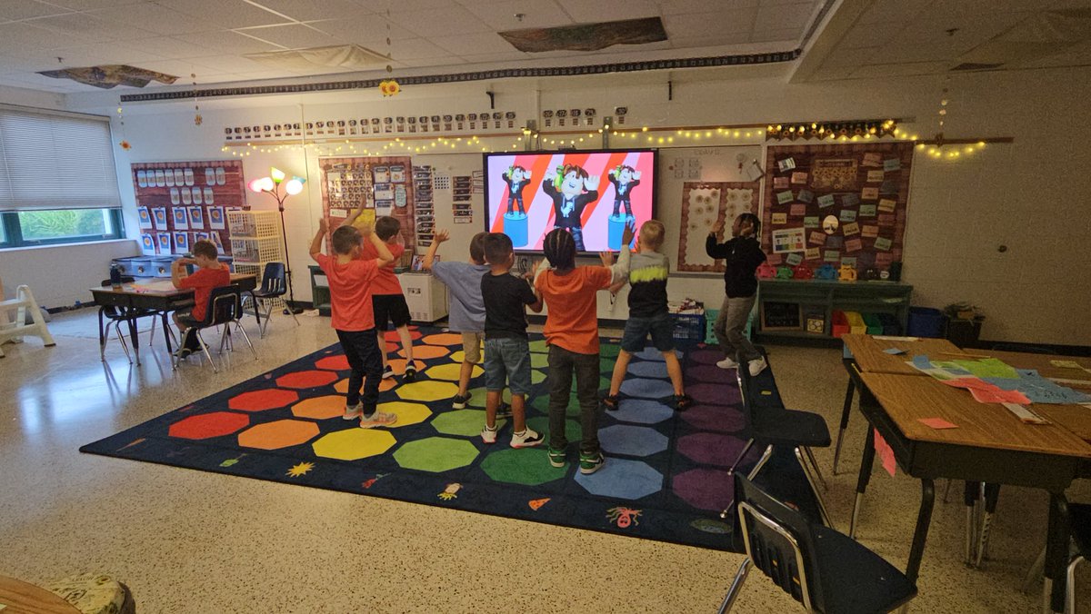 krm3a1217's tweet photo. First week of 2nd grade done. On to the next https://t.co/jFdAeC5hzg