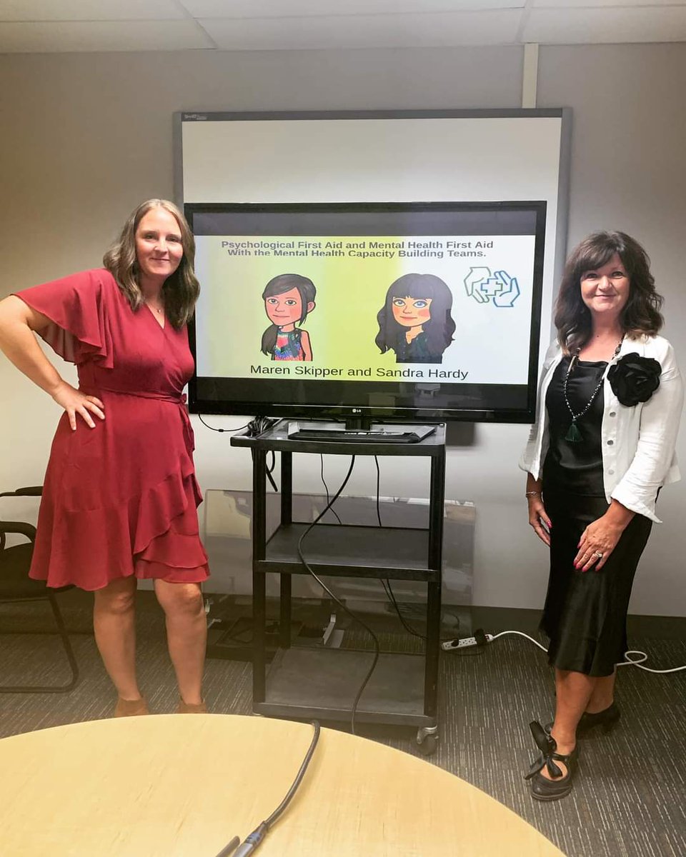 📗#MHCB Coordinator, Sandra Hardy, and Success Coach Maren Skipper, presented on the different types of mental health supports that are available in #ngps10 schools, and what tools and strategies we can use #together to support students. #sessionspotlight #communityofaction #PD