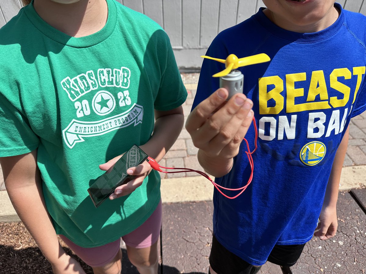 uscarchie's tweet photo. @WalnutHeightsWC @WCEFK12 my favorite time of year! Engineering with solar panels! https://t.co/iHv6dzDW1r