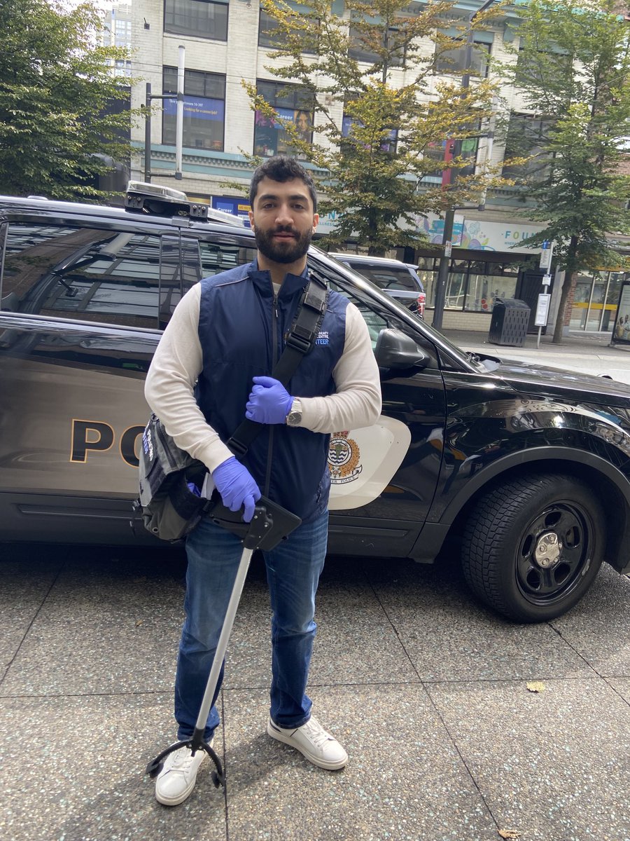 grancroft's tweet photo. Ali and a shy Elizabeth, went on a neighborhood cleanup around the Granville CPC neighborhood ⁦@RoadSafety_Paul⁩ ⁦@LAMD7989⁩ ⁦@CollingwoodCPC⁩ ⁦@Granvillecpc1⁩ ⁦@VPDDiversity⁩ ⁦@CstWoods⁩ ⁦@constablestokes⁩ https://t.co/od89gtKAEW