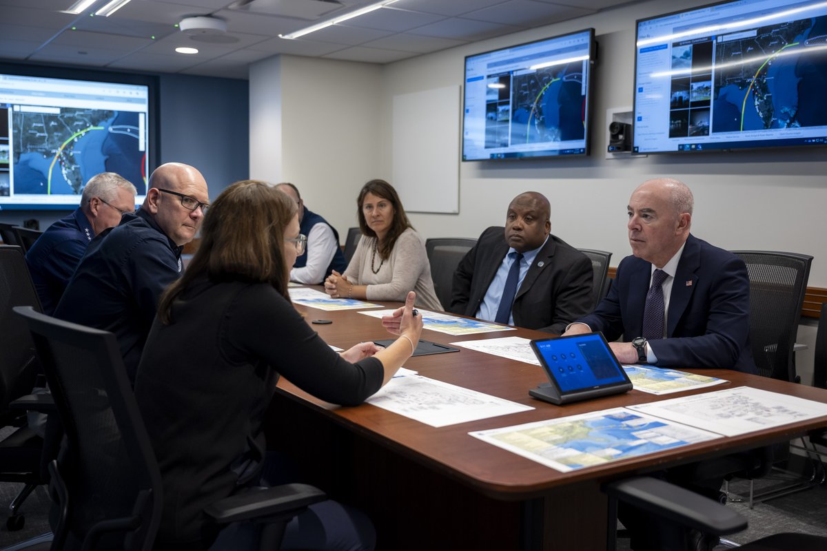 Today I joined <a href="/POTUS/">President Donald J. Trump</a> at @FEMA’s National Response Coordination Center to thank our dedicated personnel for their around-the-clock support of those impacted by #Idalia and the recent wildfires in #Maui. (1/3)