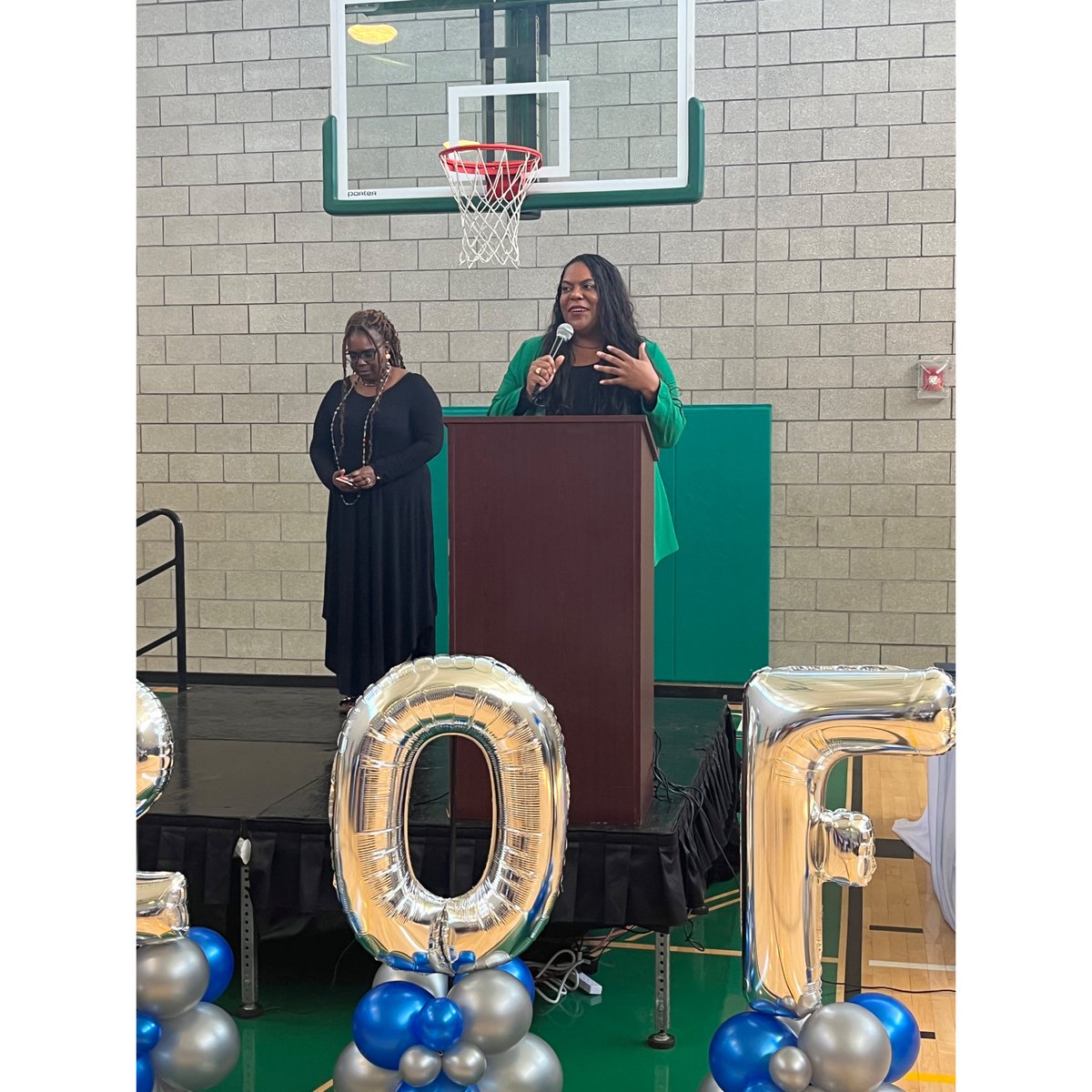 UCANchicago's tweet photo. Kudos to the Chicago Public Schools youth who've conquered hurdles through their participation in the Back 2 Our Future program. Your dedication to again embracing education and growing in the employment world is inspiring. #UCANBack2OurFuture https://t.co/e4nH4Zvi1T