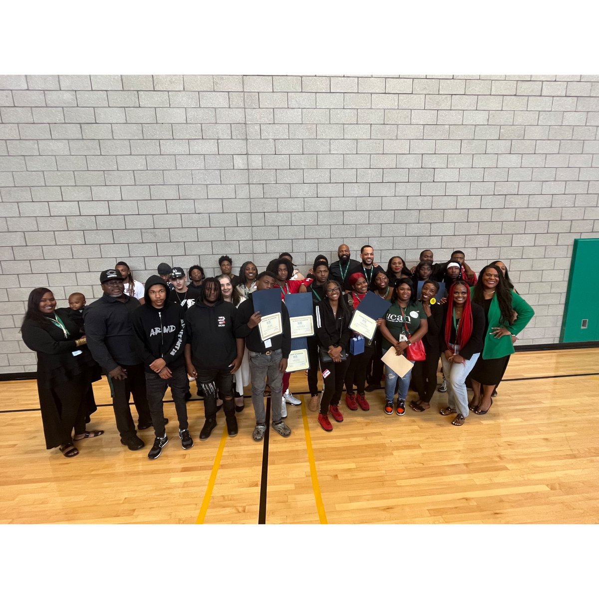 UCANchicago's tweet photo. Kudos to the Chicago Public Schools youth who've conquered hurdles through their participation in the Back 2 Our Future program. Your dedication to again embracing education and growing in the employment world is inspiring. #UCANBack2OurFuture https://t.co/e4nH4Zvi1T