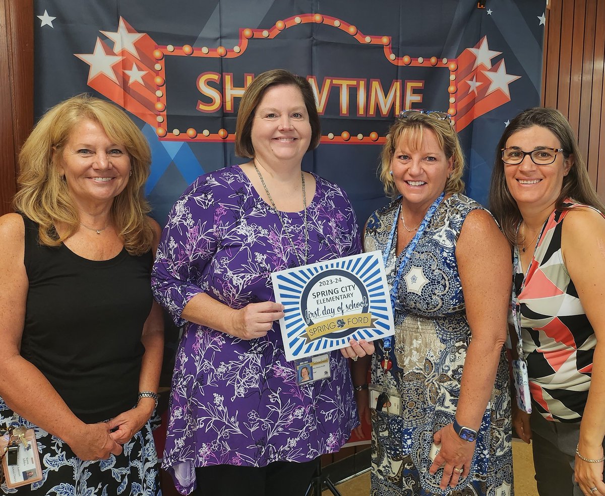 SpringCityRAMS's tweet image. Our wonderful staff helped make our school beautiful and welcoming for our students! #smallschoolbigheart