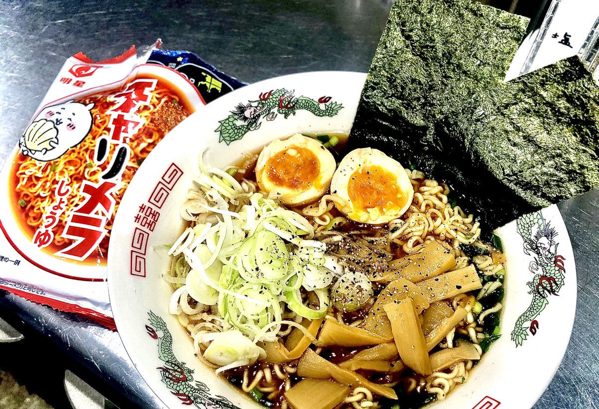 kaizer_soz_'s tweet photo. チャリメラを作ってみるw
#明星　#チャリメラ　#チャリメラ　#ラーメン　#即席ラーメン　#2日酔い　#ビール https://t.co/BNH9VxDbjQ