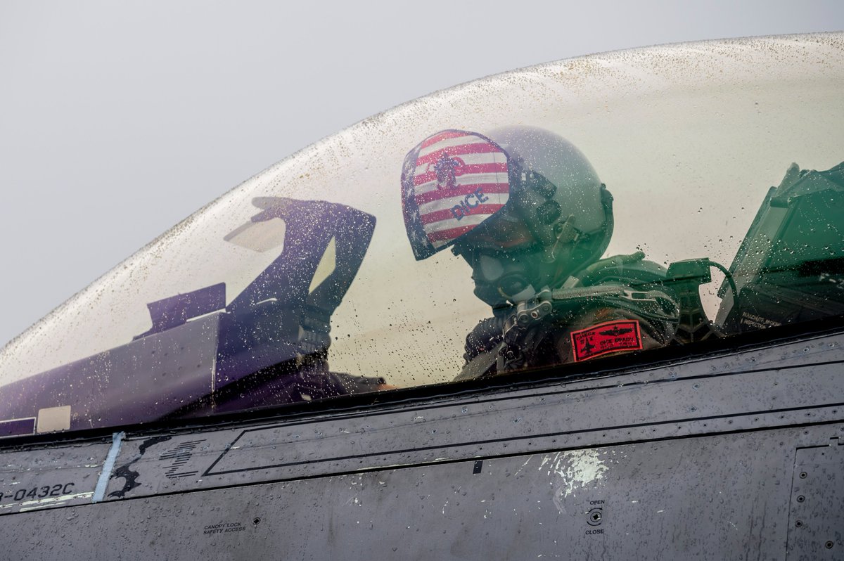 USPACOM's tweet photo. .@PACAF aircraft conduct flight operations at #OsanAirBase in 🇰🇷.
#OsanAirBase routinely operates to provide air interdiction, close air support and counter-air capabilities in support of #FriendsPartnersAllies in the #FreeAndOpenIndoPacific.
📸: SrA Trevor Gordnier https://t.co/GOhaskdBfq