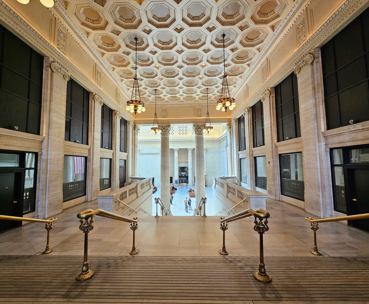 sarahforpdx's tweet photo. Untouchable.
Chicago Union Station, State Street colonnade and stairwell #traincation23 https://t.co/2E86zKDGwI