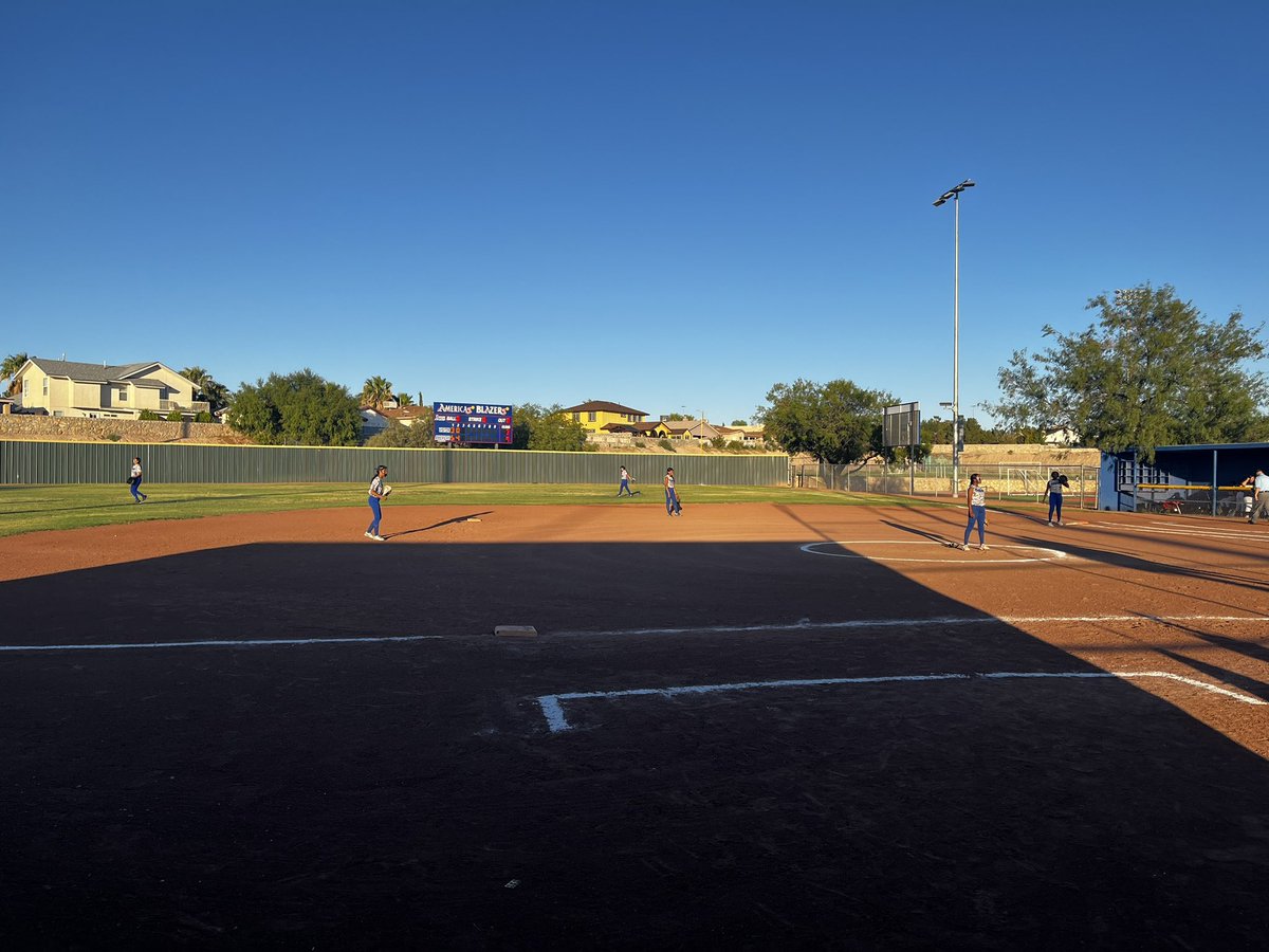 Vmedrano_'s tweet photo. Our ladies took a W at @BlazerNationAHS Awesome job dragons! Continue bringing the fire! 🔥🐉 @JDrugan_K8 https://t.co/yv0h32B6dC