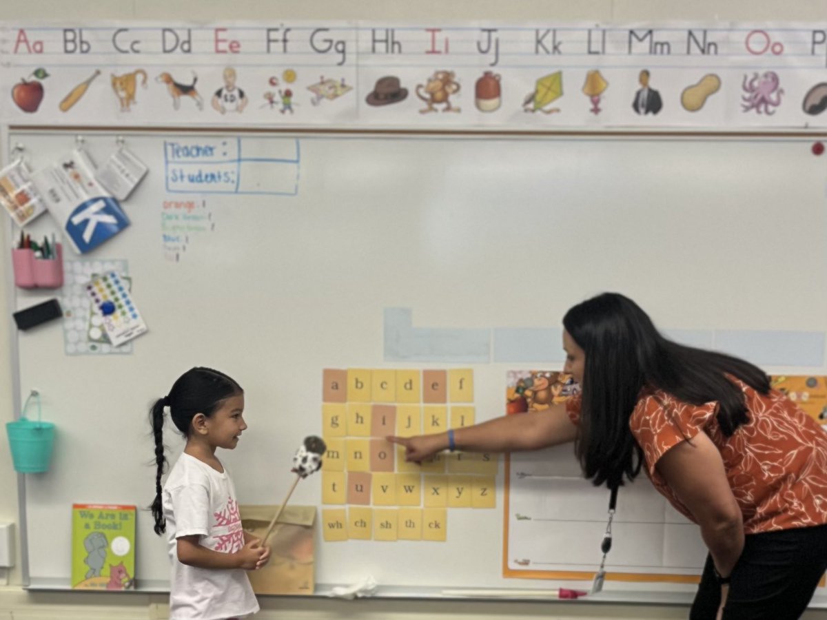 melisa_deleon's tweet photo. When Momma and Baby Echo hit the stage and you can’t help but love teaching and learning. @HacheeAlicia @ardon_diaz @LisetteAnaya2 @visaliausd https://t.co/euozQVQWSE