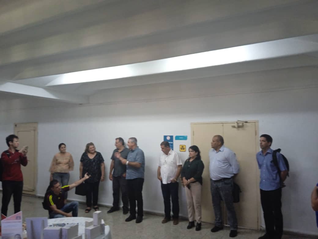Durante el intercambio con los trabajadores del <a href="/CigbS/">CIGB S.S.</a>, el presidente de #BioCubaFarma brindó información sobre la situación actual de la producción de medicamentos, el nivel de cumplimiento de las exportaciones e ingresos, así como el avance de los proyectos de investigación.