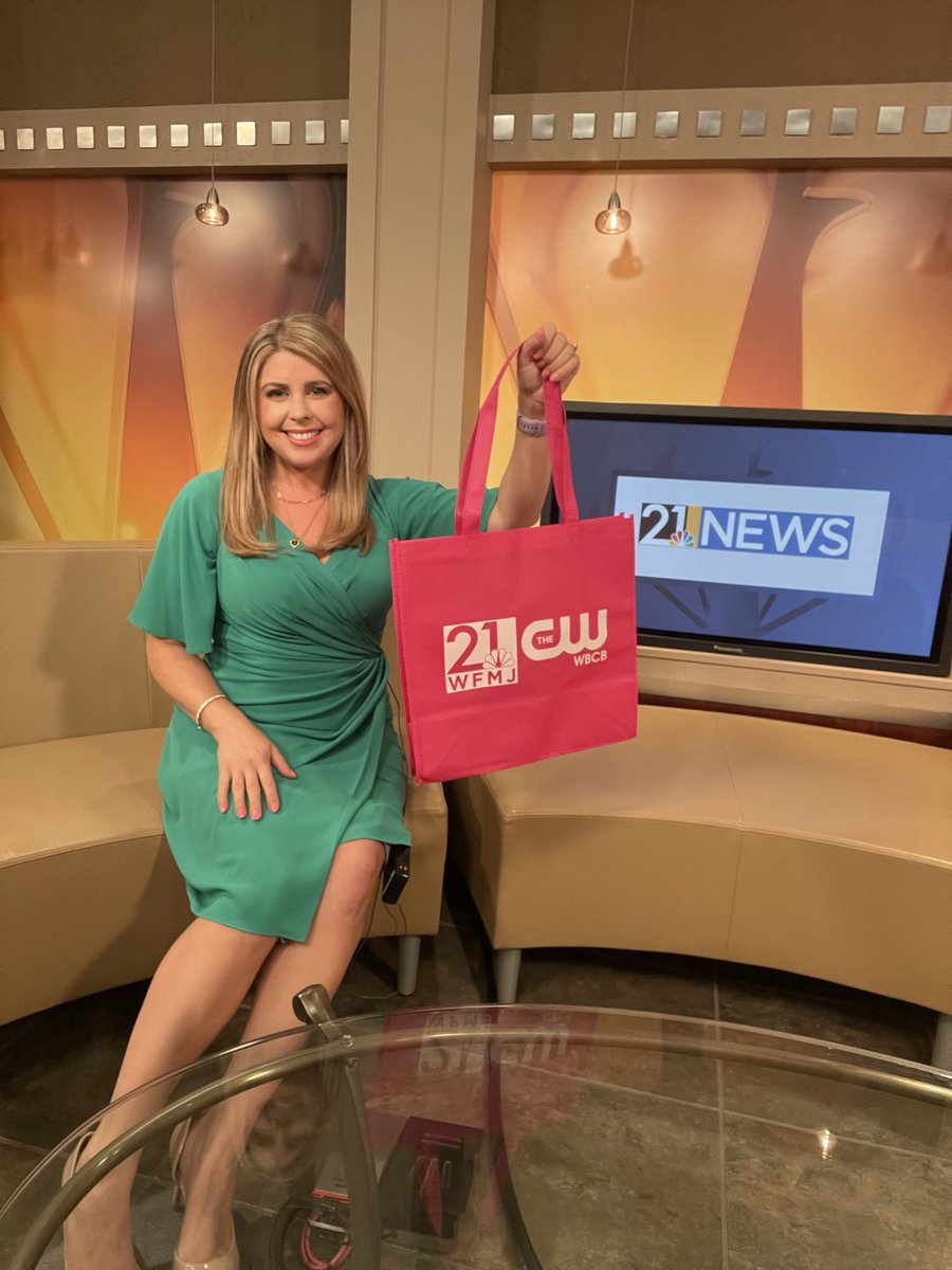 LindsayWFMJ's tweet photo. 🐔 I’ll see you tomorrow morning at the Canfield Fair!
If you visit our 21 WFMJ tent, you can get this year’s fuchsia tote bags starting at 10 a.m.!
💕📺👋 @21wfmj @CanfieldFair
#canfieldfair #somethingtocrowabout https://t.co/TlF52QwrJD