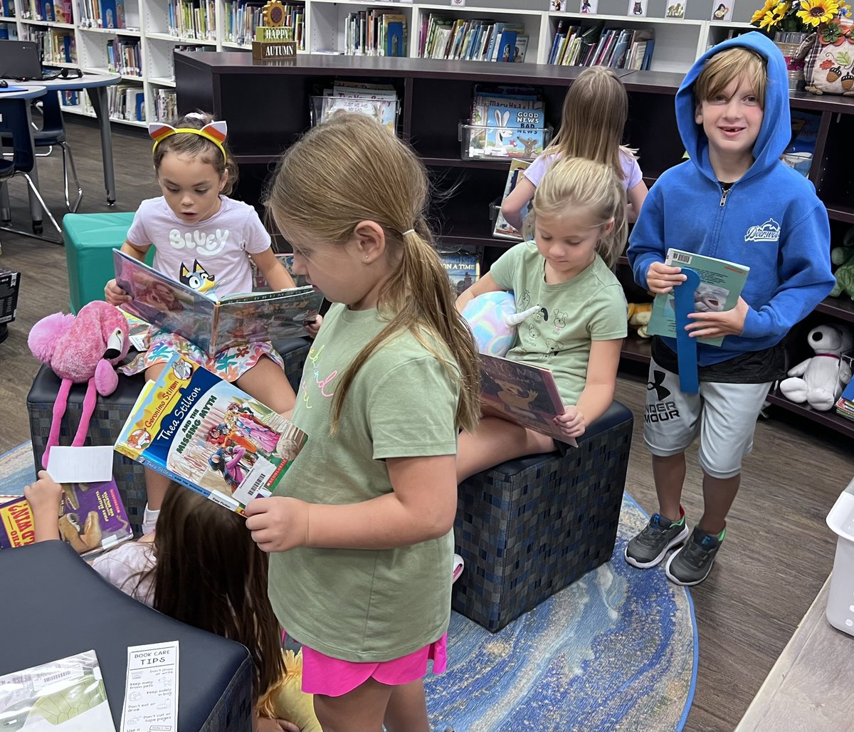 MsPhelps182's tweet photo. First time checking out books in Ms. Acostaโs library! I think they loved their time there today! ๐ค๐ @HumbleISD_DWE #DWEJOY #dwestrong #bethelight #shineAlight #humbleisdfamily #dwerocks https://t.co/CZ4hZYtf6d