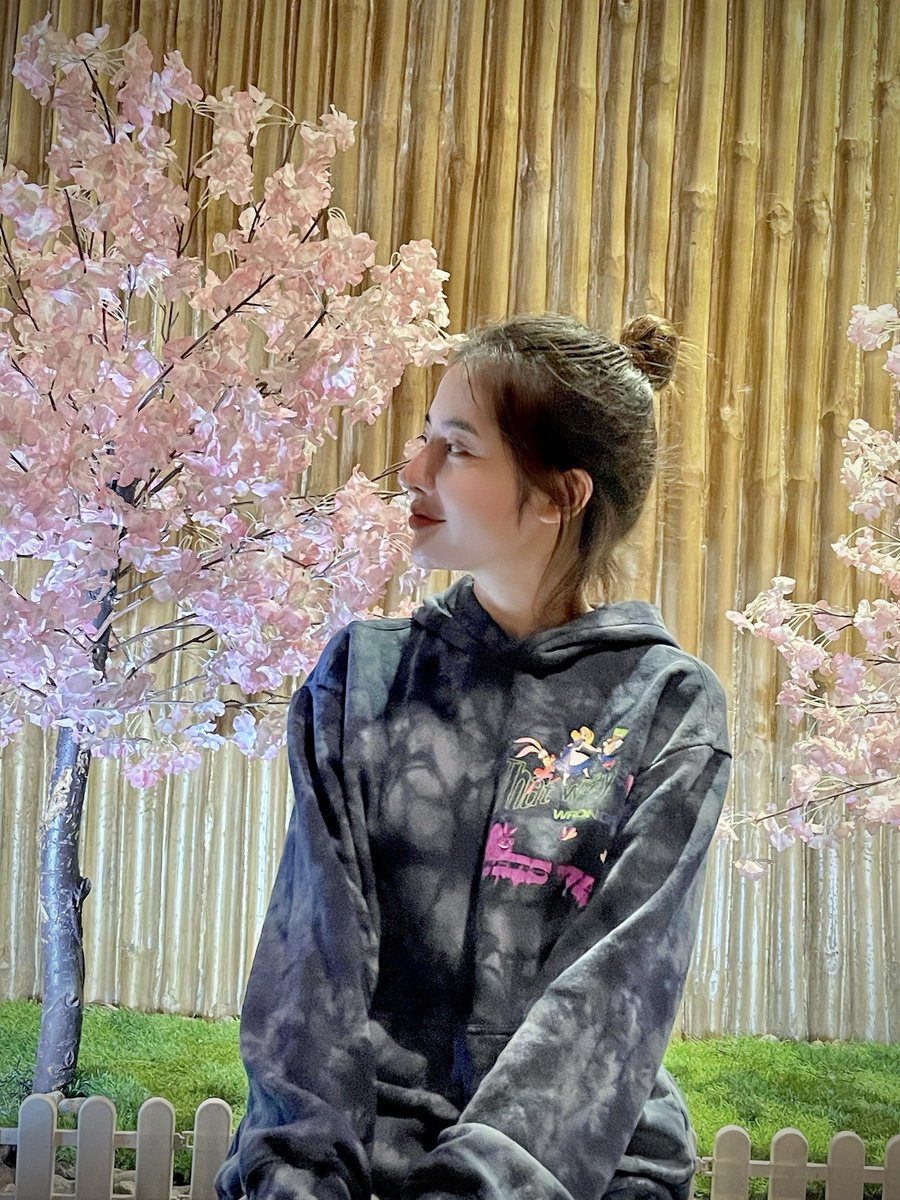 CieBae_'s tweet photo. Mới sáng chưa gì được $BTC tặng ngay quả lồng đèn, đợt này rước đèn Trung Thu sớm.

Đúng là đừng tưởng hoa nở mà ngỡ xuân về. Nến tháng làm một cây đỏ au. Đợt pump nhờ tin #SEC thua kiện đẩy lên tới đó e cũng thấy hơi ảo. Nó sẽ đúng hơn là bơm để có lực rũ hàng loại bỏ bớt những nhà đầu tư lì lợm.

Chứ dòng tiền bây giờ thì cạn kiệt, cũng không thể đẩy một phát lên uptrend ngay được. 

Thời điểm tiếp theo sẽ lại tiếp tục là giai đoạn khó khăn mở mắt ra thấy thị trường chán chường ẩm ương như phiên chợ ế.

Thôi giờ này tranh thủ hàng còn rẻ ae cứ đi chơi lễ thoải mái đi để sức rồi về làm cày tiền dep vô $ETH , $BTC rồi bag thêm ít altcoin.

Mai mùng 2/9 rồi chúc ae có một kì nghỉ lễ vui vẻ bên người thân yêu và gia đình  héng.

#Trading #Crypto #Bitcoin