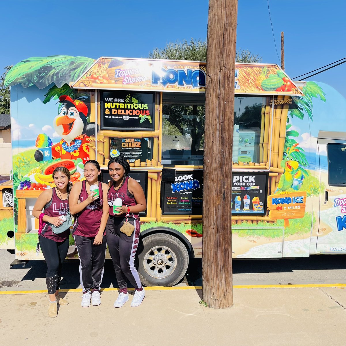 LHS_Dolls's tweet photo. Sweet snaps, big impact! 📸❄️ A few of our Dolls savoring Kona Ice after practice. 😍 Remember, it's not just a treat – it's a fundraiser too! Join us every Thursday to back The LHS Dolls and share in the sweetness. 💃🍧 #ChillForACause #LHSDolls #KonaIceFun 🧊📸 https://t.co/WB7IllVUBZ