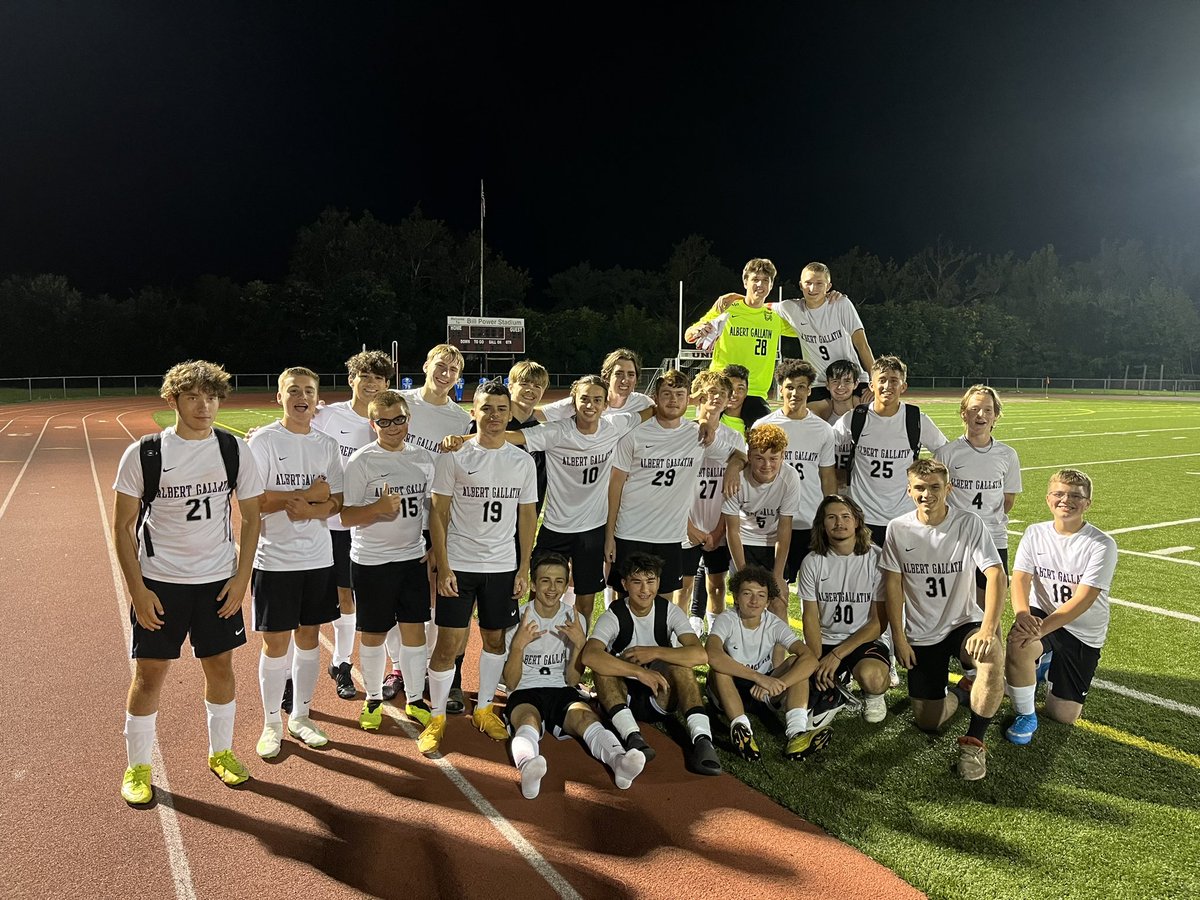 W FOR AG SOCCER TONIGHT
OVERTIME GAME
COSIMO RICH WITH THE PK
HUNTER BLAIR FOR THE GAME WINNING SHOT
BRAYDON PIWOWAR IS THE BEST AG GOALIE OF ALL TIME
SCORE : 2-1
#AGBETTER #UTOWNDOWN