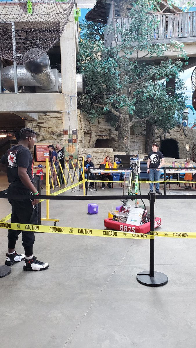 LisaG2530's tweet photo. Coaches, mentors, current team members and alumni of @CentralHS_KCPS @FIRSTKCRobotics competition team #8825 visited @ScienceCityKC this summer to talk to families and get kids excited about robotics! #wearekcps #OneCentral @kcpublicschools https://t.co/And3CYgZ4B
