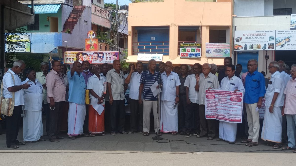 pycpim's tweet photo. Puducherry EPF Pensioners Association voiced their concerns through a peaceful protest at the EPFO Regional Office. They passionately urged the Modi-led BJP Union Govt to promptly increase the minimum pension for EPF pensioners. 
#EPFPensioners #EPF #MinimumPension #Puducherry https://t.co/PkmhdOdpYv