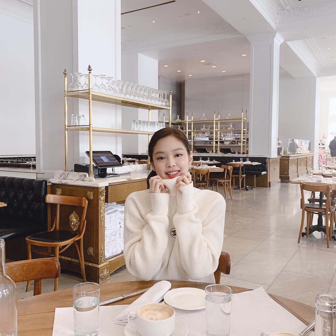 coralrubyjane_'s tweet photo. 𝕗inalmente deje el encierro con saltitos llenos de felicidad llegue hasta este restaurante donde tenían reproduciendo ⁦#𝚠𝕠𝚠_𝕥hi𝚗𝑔·𝚖𝚙𝟹⁩, tuve que parar al mesero para preguntarle de esta canción y me contó todo de ⁦#𝕒𝚖a𝑧ing哇𝚌𝕠lla𝚋m i love it! https://t.co/RqxJFuqWm1