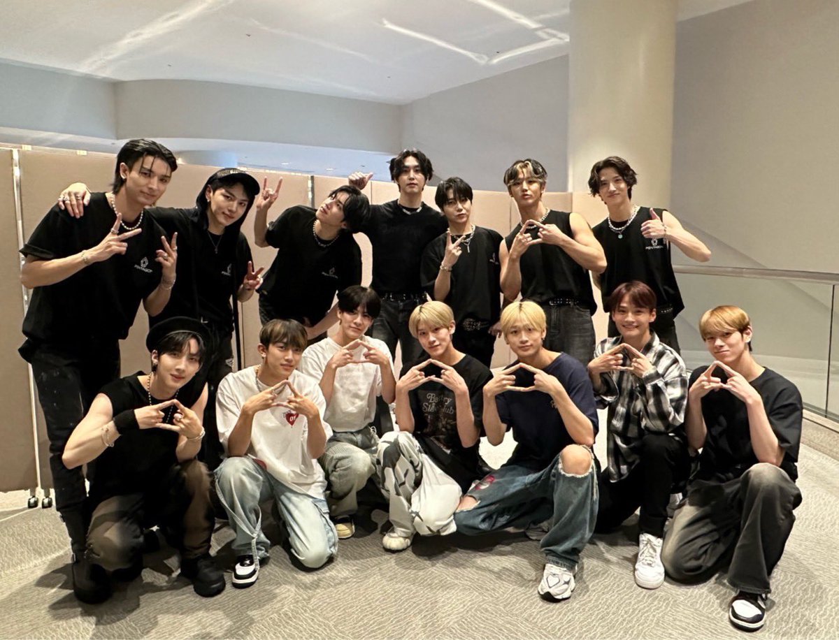 ptglv___'s tweet photo. pentagonとdxteenだと⁉️⁉️⁉️⁉️ https://t.co/CIhZzFa4mD