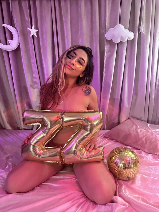 so excited to officially be a @Brazzers bimbo,,  since my debut scene as an extra came out this week<a class="tags" href="/tag/brazzers">@brazzers</a>