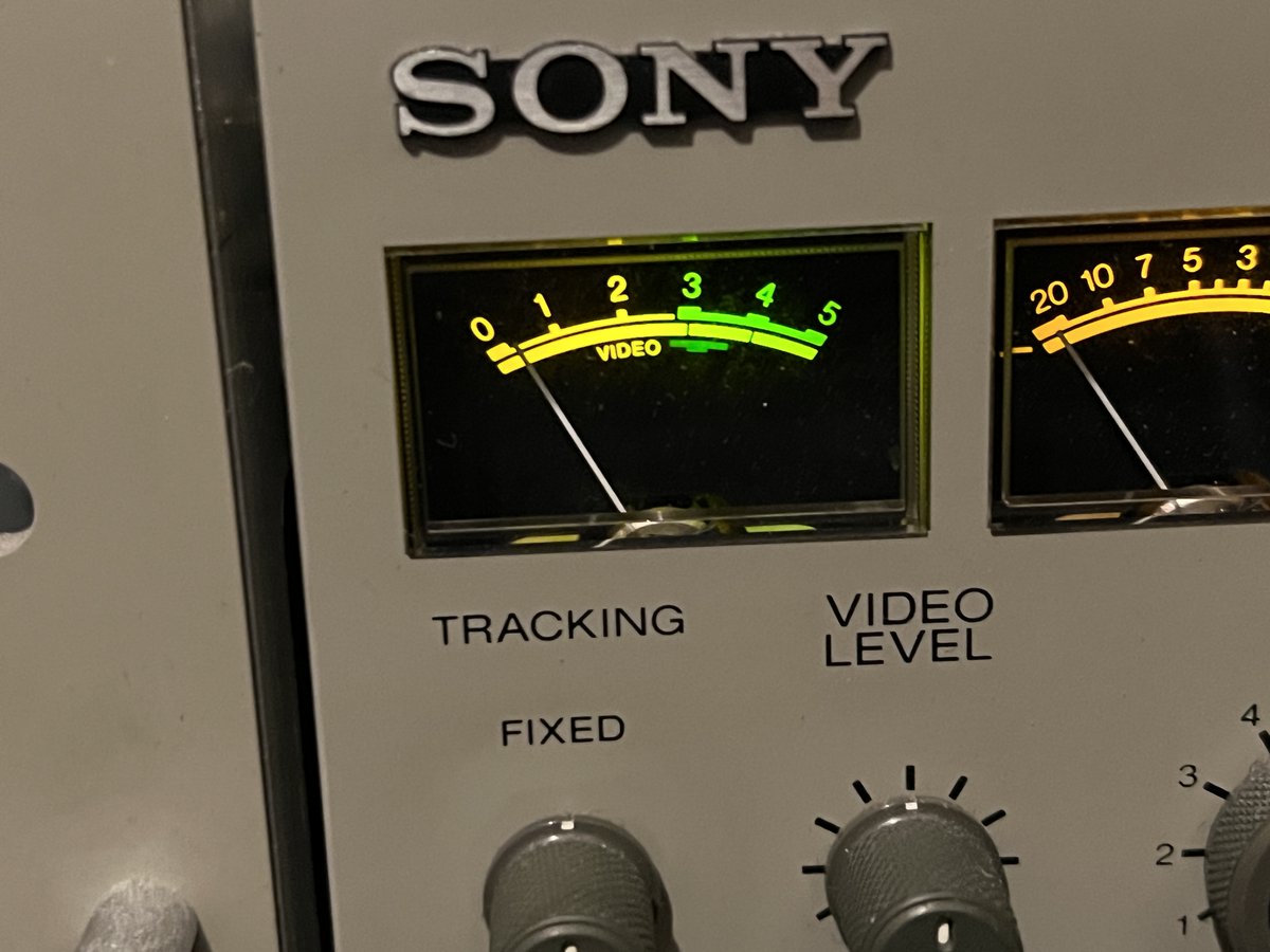 MassPro_Boston's tweet photo. On the left is the video signal level of a 40 year old Umatic videotape.   The video is poor, and the control track is gone, so playback is a mess.  On the right is signal level from a 1995 videotape!  This is a good example of why it's so urgent to digitize your tapes! https://t.co/i6LMgMEOF4