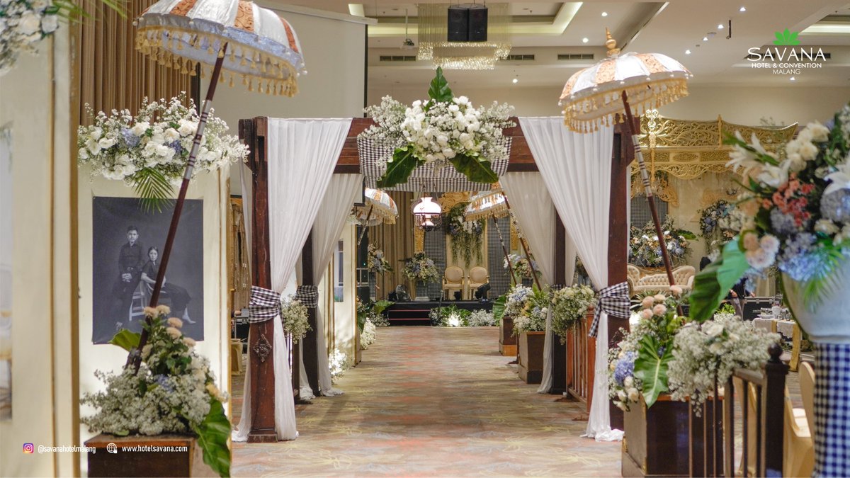 SavanaHotel's tweet image. "Romantic value in a marriage is a important thing. Apart from being romantic, Savana Hotel &amp;amp; Convention Malang also provides luxury, warmth, and comfort for your wedding."

Info &amp;amp; Reservation:
☎ (0341) 495555 
📱 0811-3110-3838

#intimatewedding #hotel