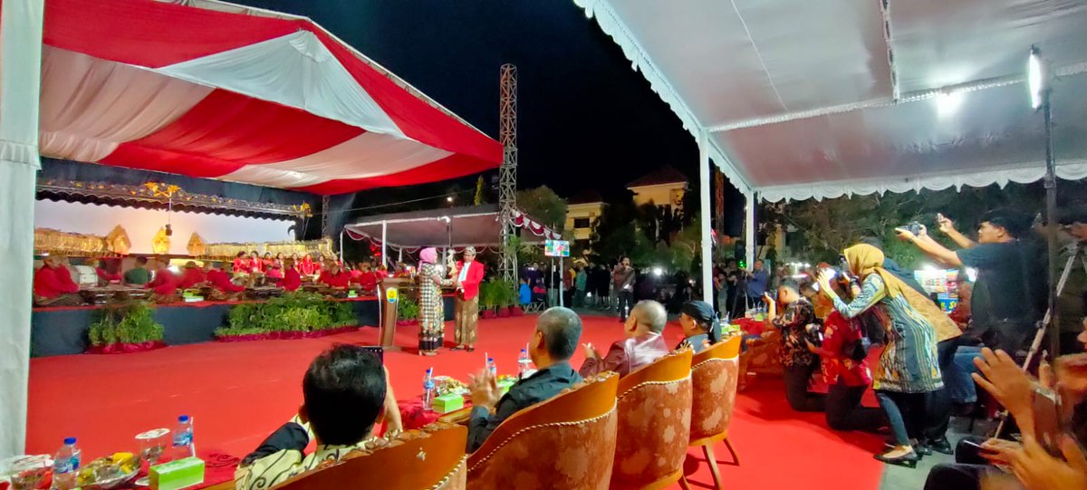 dishubgrobogan's tweet photo. Giat pengamanan dan pengaturan lalu lintas dalam rangka pagelaran Wayang Kulit di Alun-Alun kota Purwodadi bagian dari Perayaan Hari Ulang Tahun ke - 78 Kemerdekaan Republik Indonesia  di Kabupaten Grobogan

#hut78ri
#wayangkulit
#groboganhebat
#grobogan
#dishubgrobogan https://t.co/E4luTqShcn