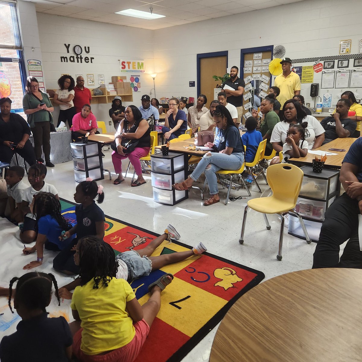 Mrs. Mills tweet media