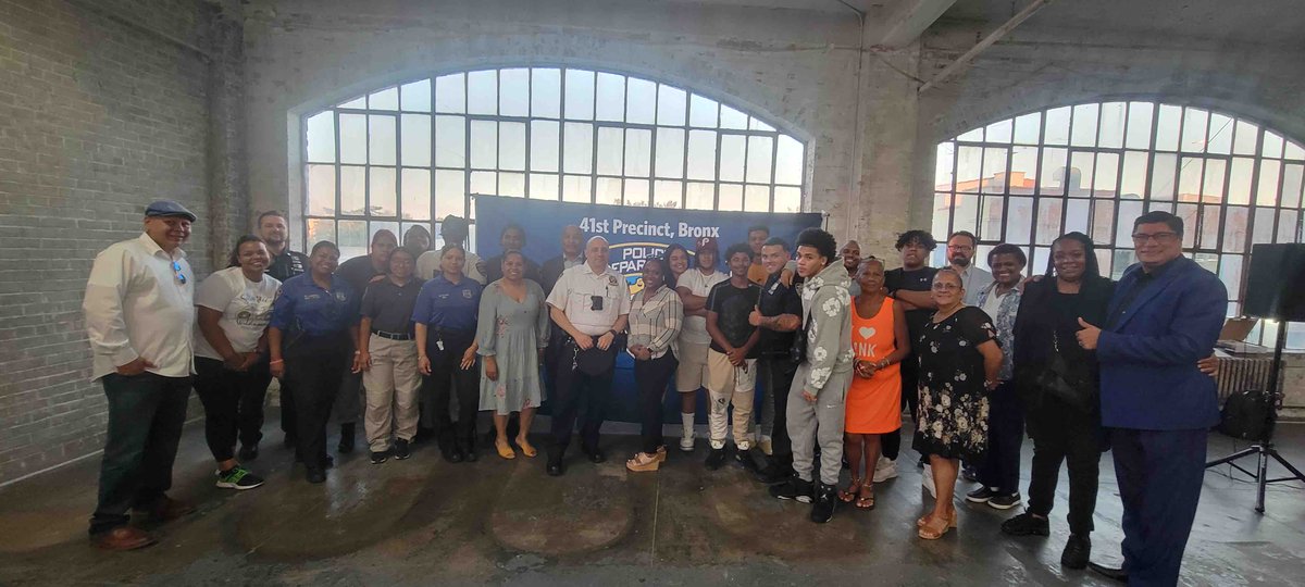 NYPD41Pct's tweet photo. Thank you all for joining and participating at your 41st Precinct Breaking Bread, Building Bonds Dinner  this evening at Banknote Studios.  #nycbreaksbread @stophatenyc https://t.co/YoIGVzlheo