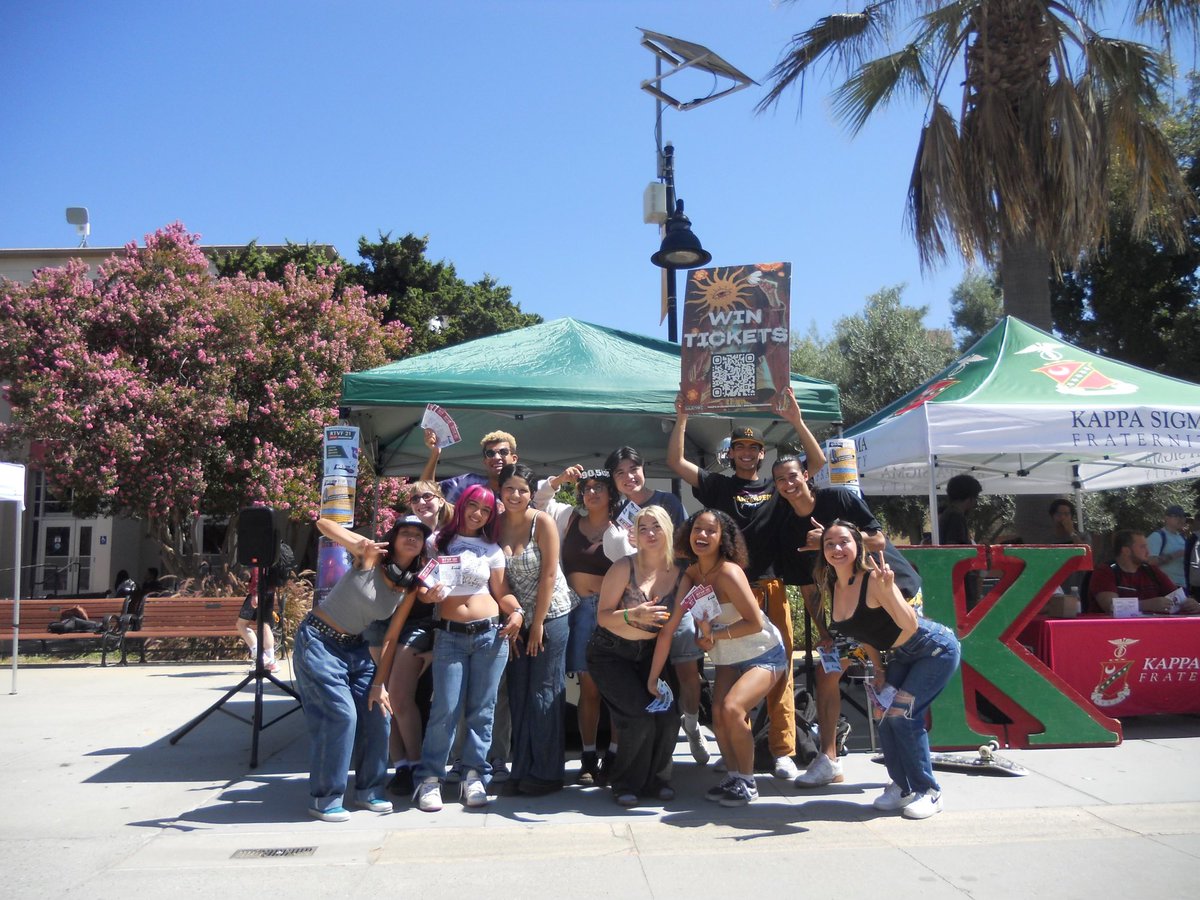 ksjsfm's tweet photo. second week of tabling was a success!! 🤩shoutout to all of our ksjs peeps for tabling!
•
thank you to @GoldenvoiceBay for stopping by. our spartans are lucky to have such a cool plug into the music scene! #sjsu #ksjsfm #collegeradio https://t.co/chPlWAF6iL