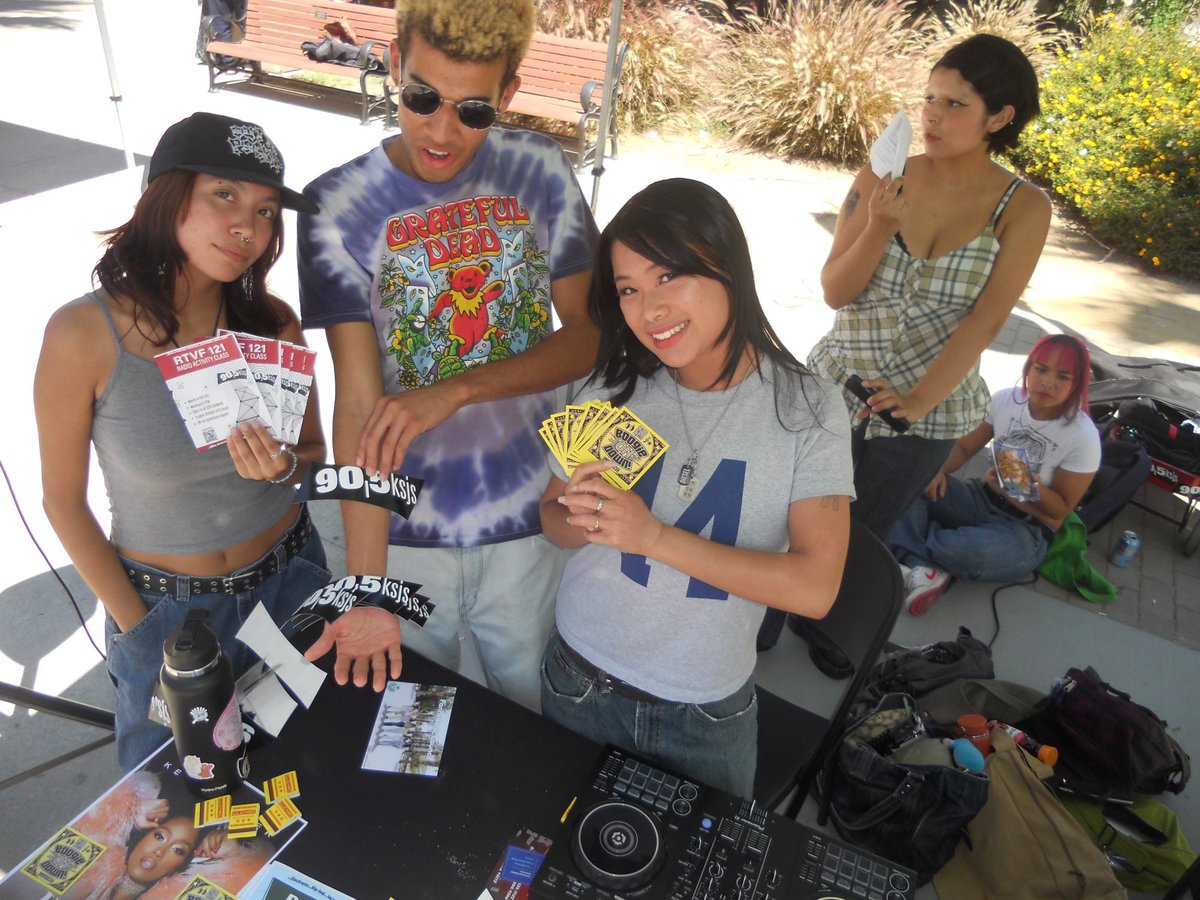 ksjsfm's tweet photo. second week of tabling was a success!! 🤩shoutout to all of our ksjs peeps for tabling!
•
thank you to @GoldenvoiceBay for stopping by. our spartans are lucky to have such a cool plug into the music scene! #sjsu #ksjsfm #collegeradio https://t.co/chPlWAF6iL