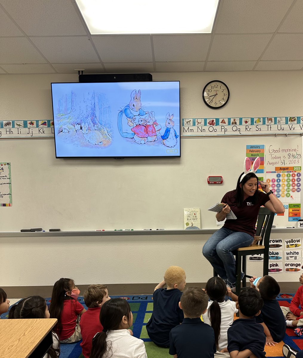 🐰 Do you have your listening ears on? <a href="/A_Theobald18/">Alexis Theobald, M.Ed</a> modeling a first grade Amplify Knowledge lesson 🧠 <a href="/Roach_Wranglers/">Roach Elementary</a> @GISDLiteracy