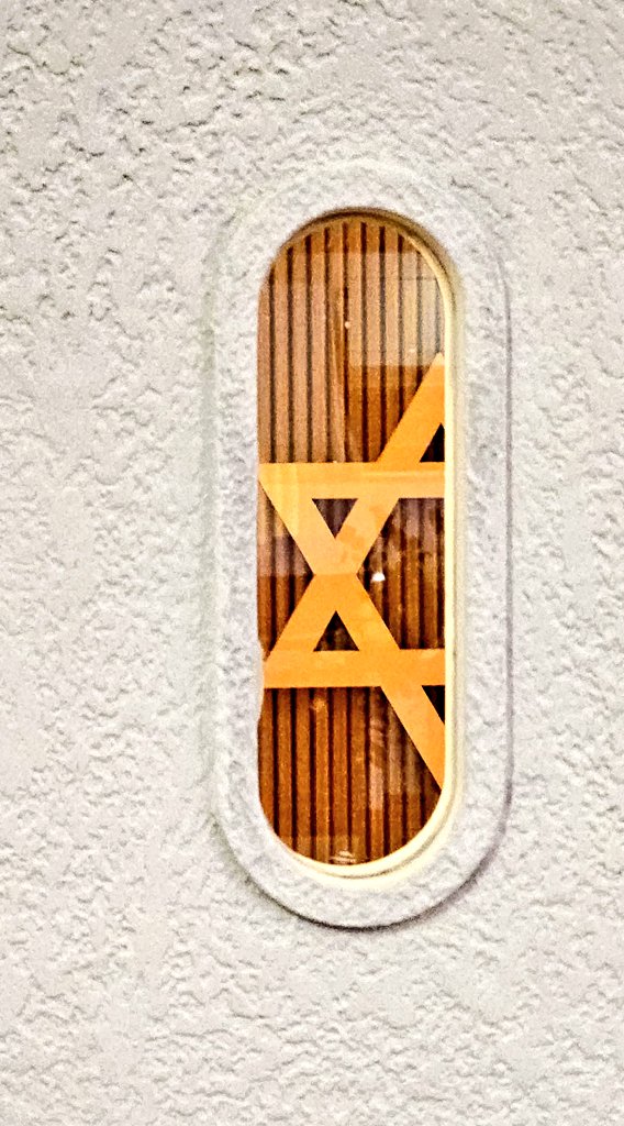 Traveling through the #Istanbul Airport? Kosher food is available!

Vending machine between Concourse A and B - sandwiches are also available at the <a href="/TurkishAirlines/">Turkish Airlines</a> and <a href="/igairport/">iGA Istanbul Airport</a> lounges on the Mezzanine level.

Look out for the prayer room in the lounges! (Tefillin time 05:30)