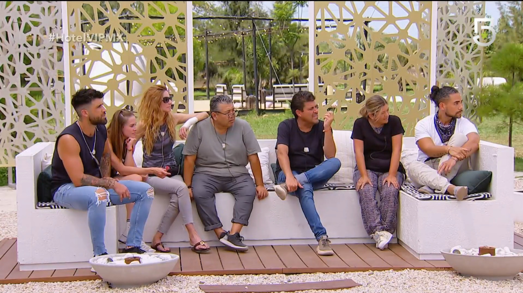 Ocelotl_Mx's tweet photo. Inicia un Nuevo Episodio en el Hotel, veamos que tal le va en este ultimo episodio de la semana a nuestra princesa!👸

#TeamLigia #HotelVIPMX #HotelVipE12
#TeamVerde💚#TeamLaMafia #TeamStaff https://t.co/8tT2WcKC9m