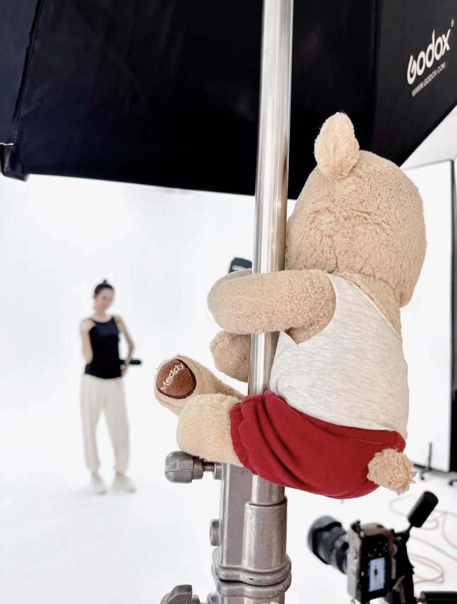Helping on set #MeddyTeddy