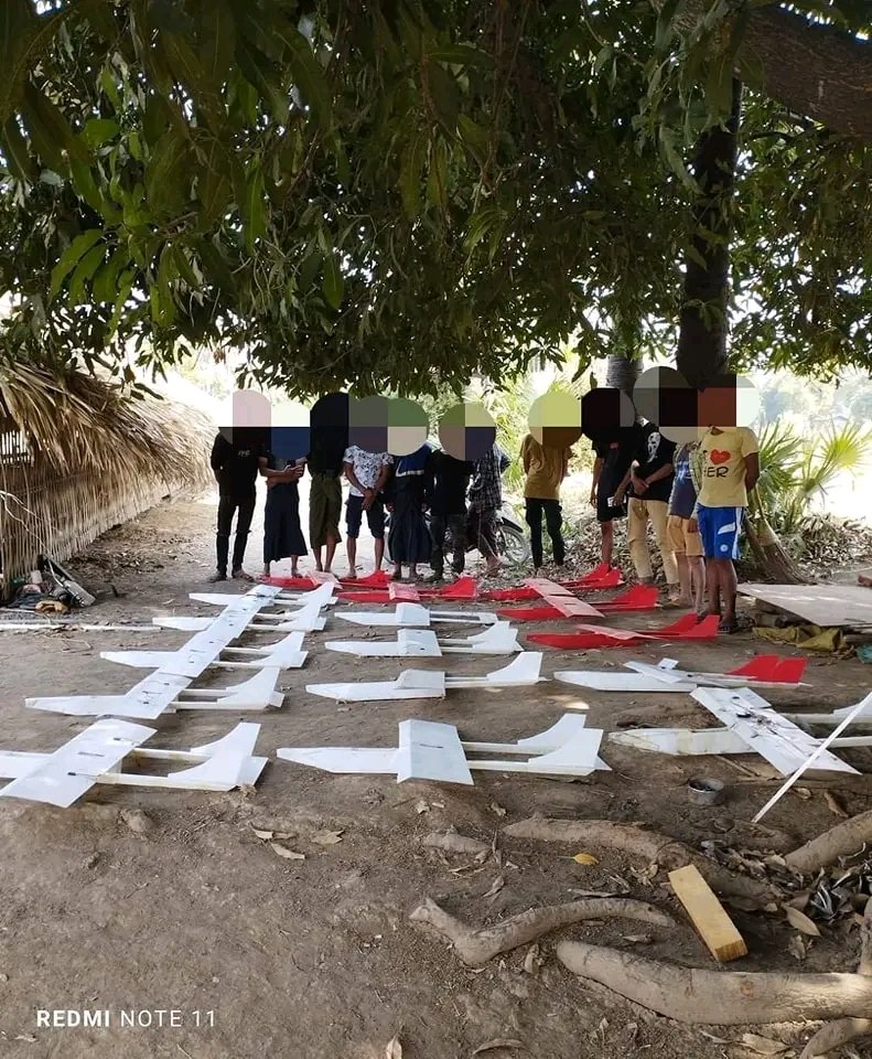 Kyartet FascistSAC police station at #Salingyi Twp and Yekyaw gate at #Monywa city were bombed from drones on Aug29 afternoon &30 evening respectively by Down(Peacock)Taman( Messenger) Aerial Operation Force.#Sagaing
#LegalizationOfNUG
#2023Sep1Coup
#WhatsHappeningInMyanmar