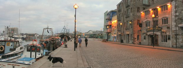 after this morning's #5PointsFC practice went & checked out #Plymouth's historic port, #TheBarbican. nice little area w/ narrow cobbled streets, specialty shops, art galleries, cafes & restaurants.