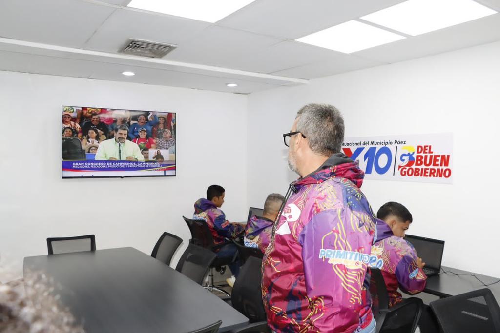 Inauguramos la nueva sala situacional del #1x10DelBuenGobierno, un espacio moderno con alta tecnología para el control y seguimiento de los casos asignados y resueltos, como lo encomendó el presidente <a href="/NicolasMaduro/">Nicolás Maduro</a>

Seguimos empeñados en el Buen Vivir de nuestro pueblo.