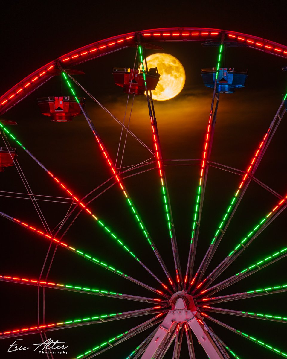 EricAlterPhoto's tweet photo. Looks like I caught some getting a cellphone pic of the blue moon from the top of the Ferris wheel! 

#carolinabeach #bluemoon #fullmoon #ferriswheel #nightphotography #wilmingtonnc #northcarolina #visitnc https://t.co/jI58lFkrPI