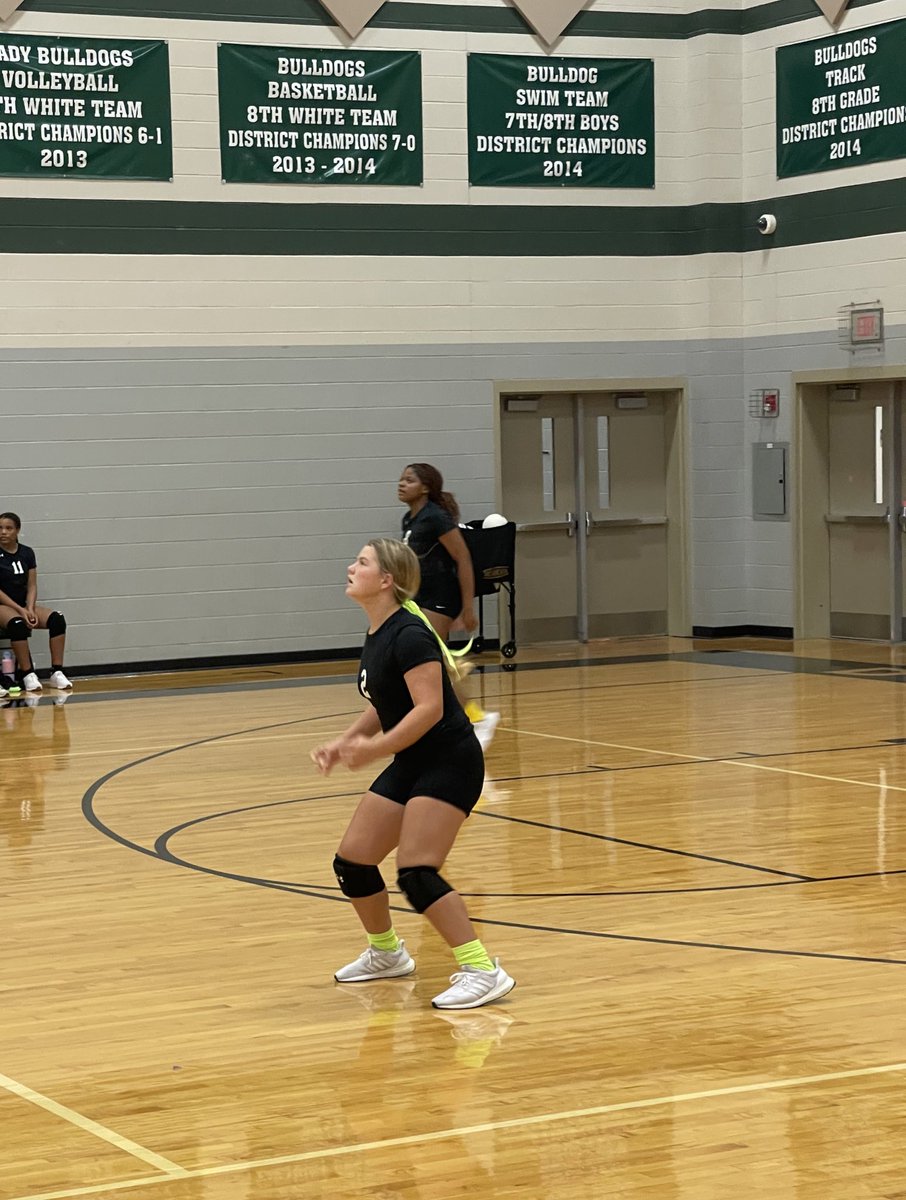 EmmaDavis_2028's tweet photo. Proud of my progress tonight and my teammates! 👊🏻🏐 #djms #1%bettereveryday https://t.co/6JbfYQJuc9