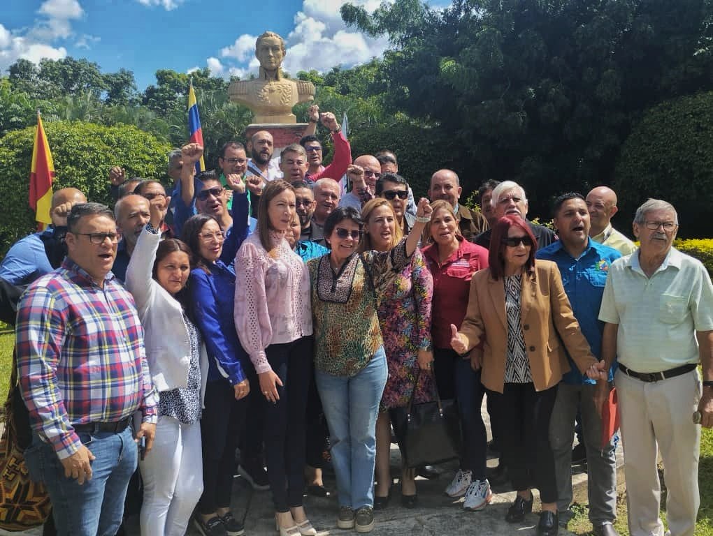 CeguMonagas's tweet photo. #31Ago| Rectores de las #UPT sostuvieron importante encuentro y mesa de trabajo con Ministra @sandraoblitasr, en la sede de la #UPTdeAragua, fortaleciendo acciones en relación al Sistema de Educación Universitaria.

#TrabajoEnEquipo
@mppeduniv @sandraoblitasr https://t.co/36zDRB44Uy