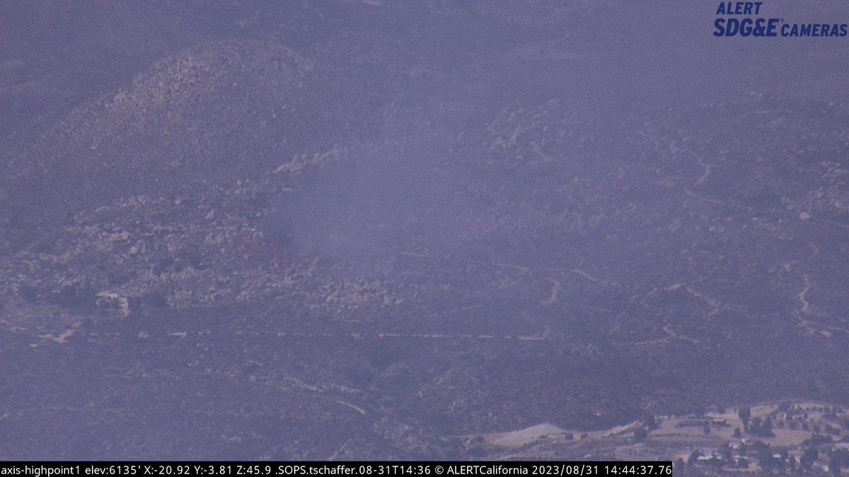 DanielFireTruck's tweet photo. #PowerlineFire IC is reporting 1 structure involved with a 1/4 acre of brush burning. https://t.co/Ot1i0LfIEP