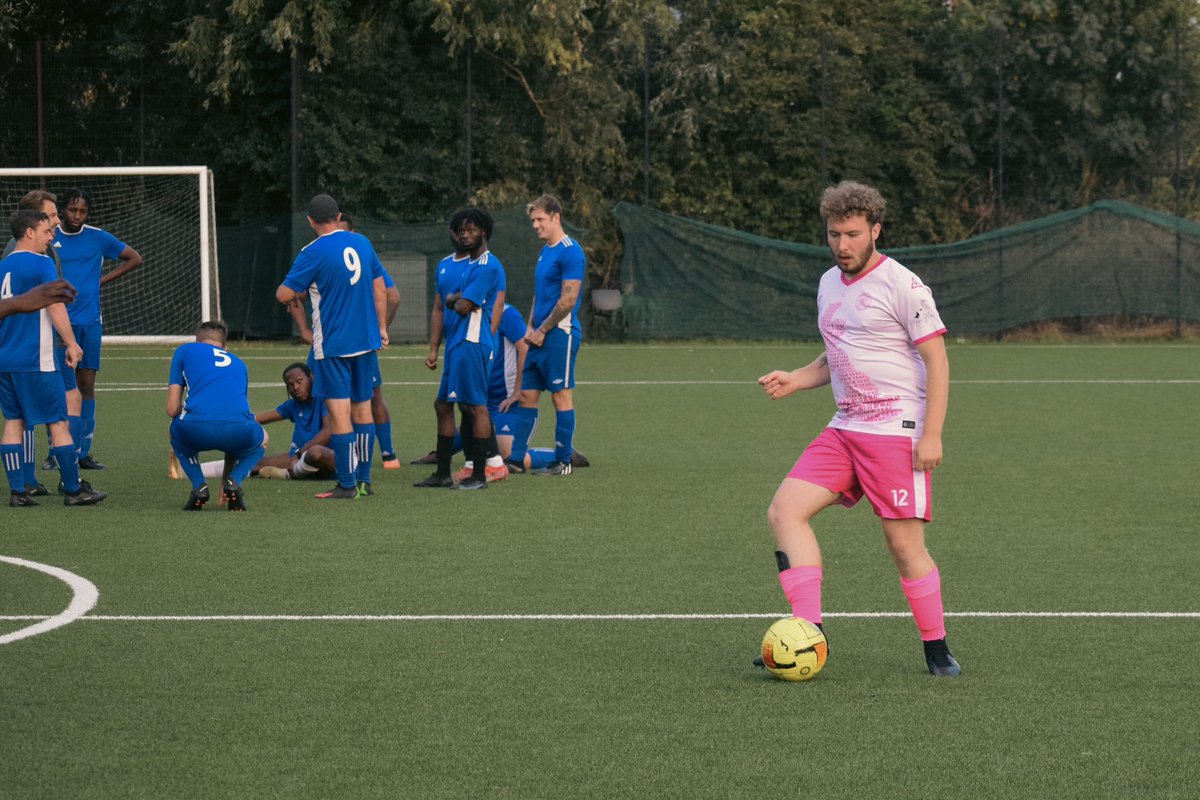 courtnyklly's tweet photo. warming up on wednesday for the People’s FC vs Chimaira charity match ⚽️👟 

#charityfootball #footballphotography #sportsphotography #freelancephotographer #ualgraduate #graduatephotographer #queercreative https://t.co/l5tbMzmkXB